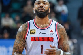 开云官网首页关于里程碑夜！广州队回应争议，NBA常规赛窗口期刷纪录，赛场秩序良好，身体对抗强度拉满的信息